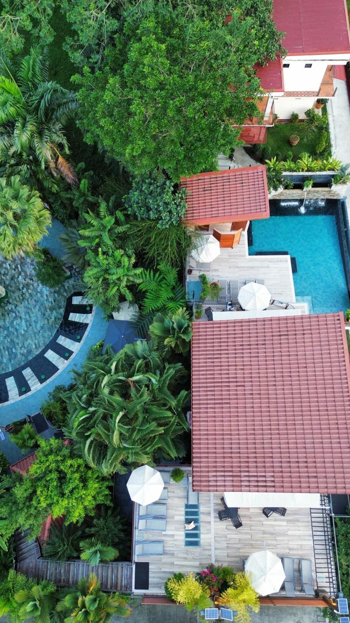 Hotel Paradise Hot Springs - Thermal Water & Volcano Views