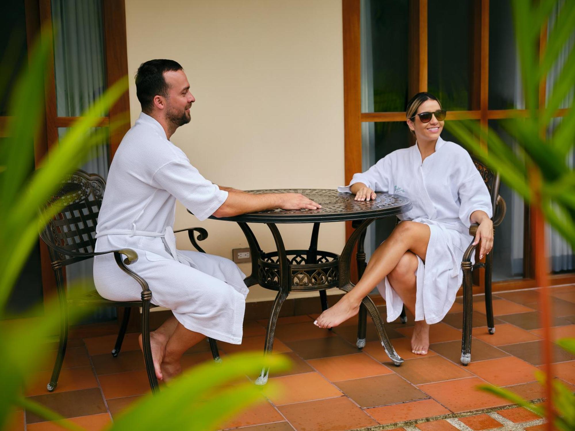 Paradise Hot Springs - Thermal Water & Volcano Views Hotel