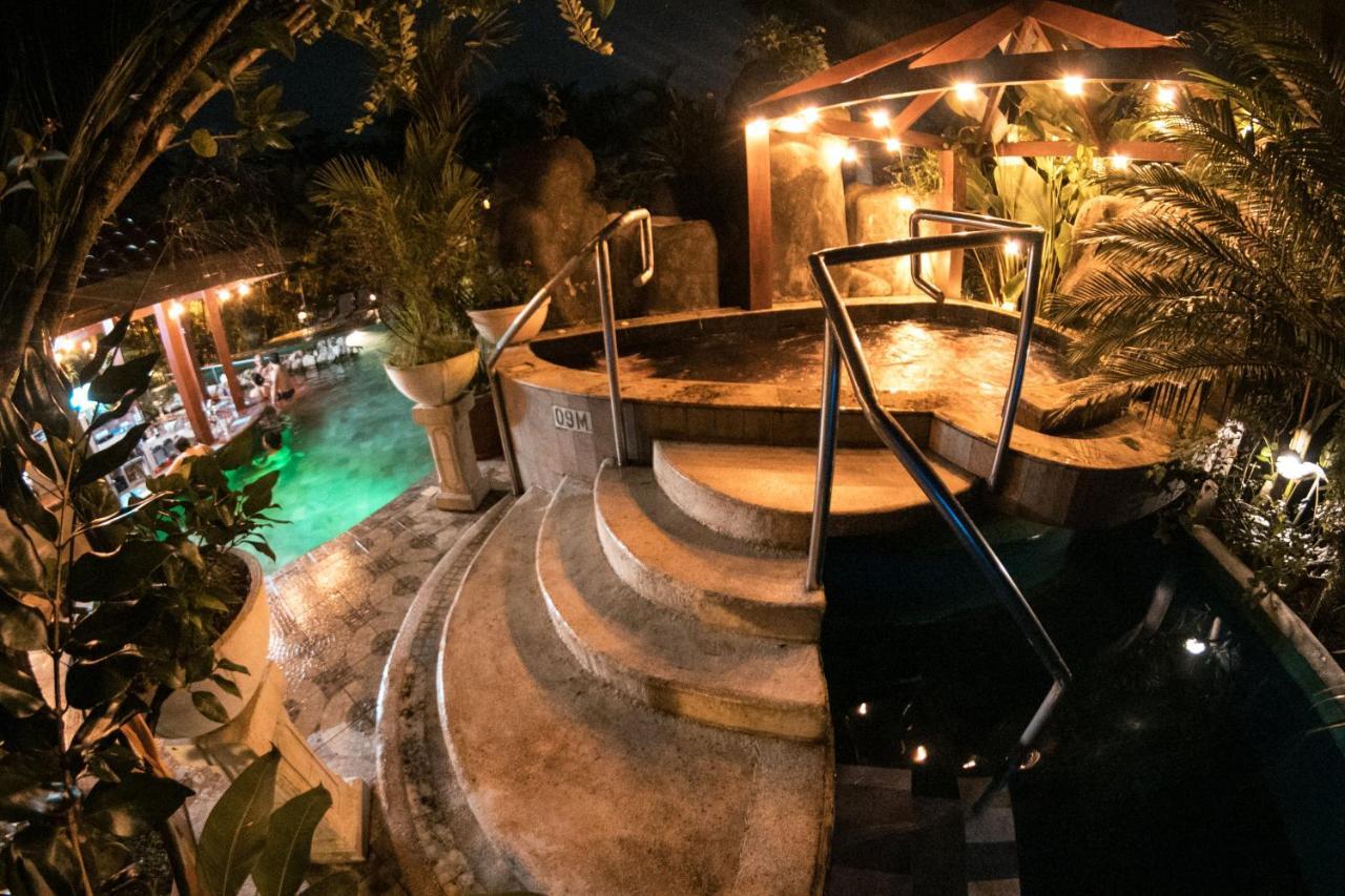 Paradise Hot Springs Station touristique