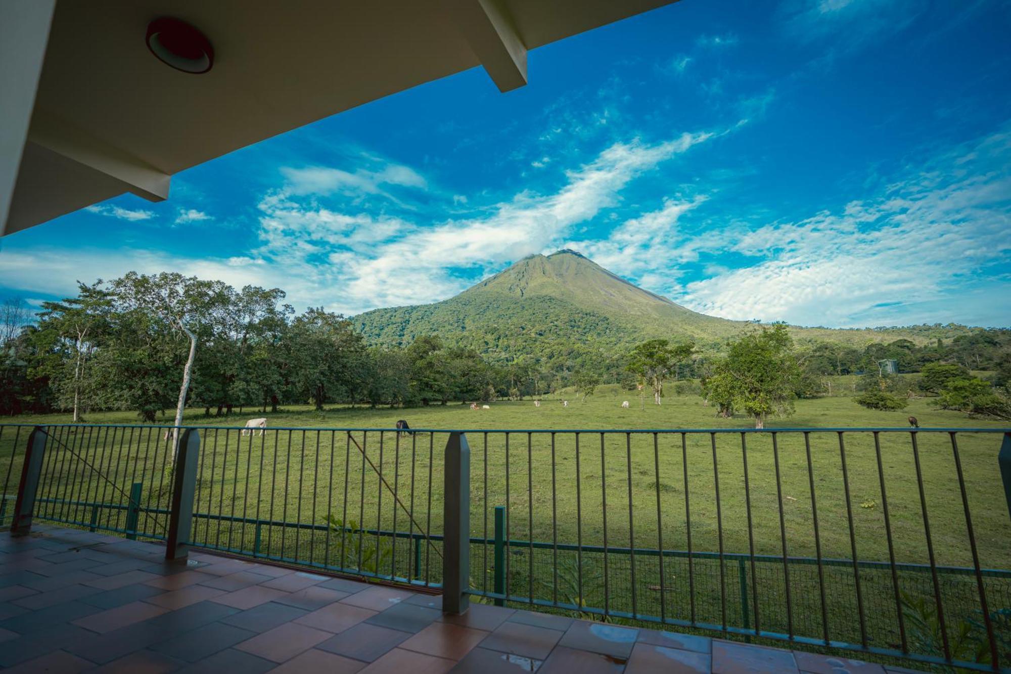 Paradise Hot Springs - Thermal Water & Volcano Views 4*