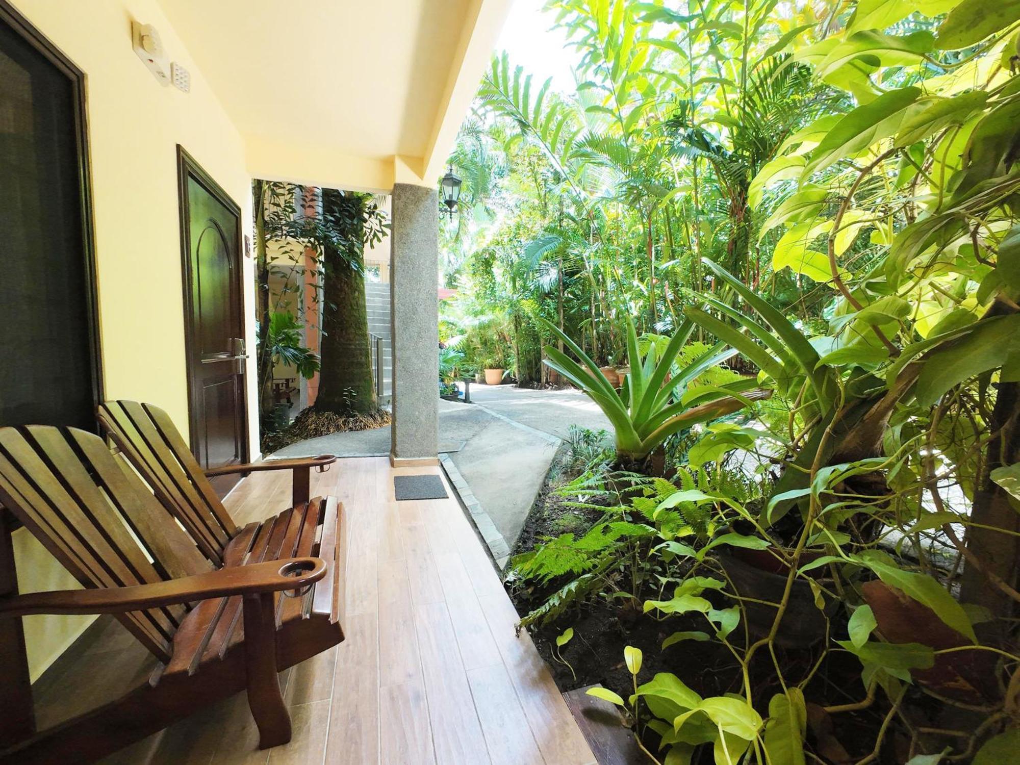 Hotel Paradise Hot Springs - Thermal Water & Volcano Views