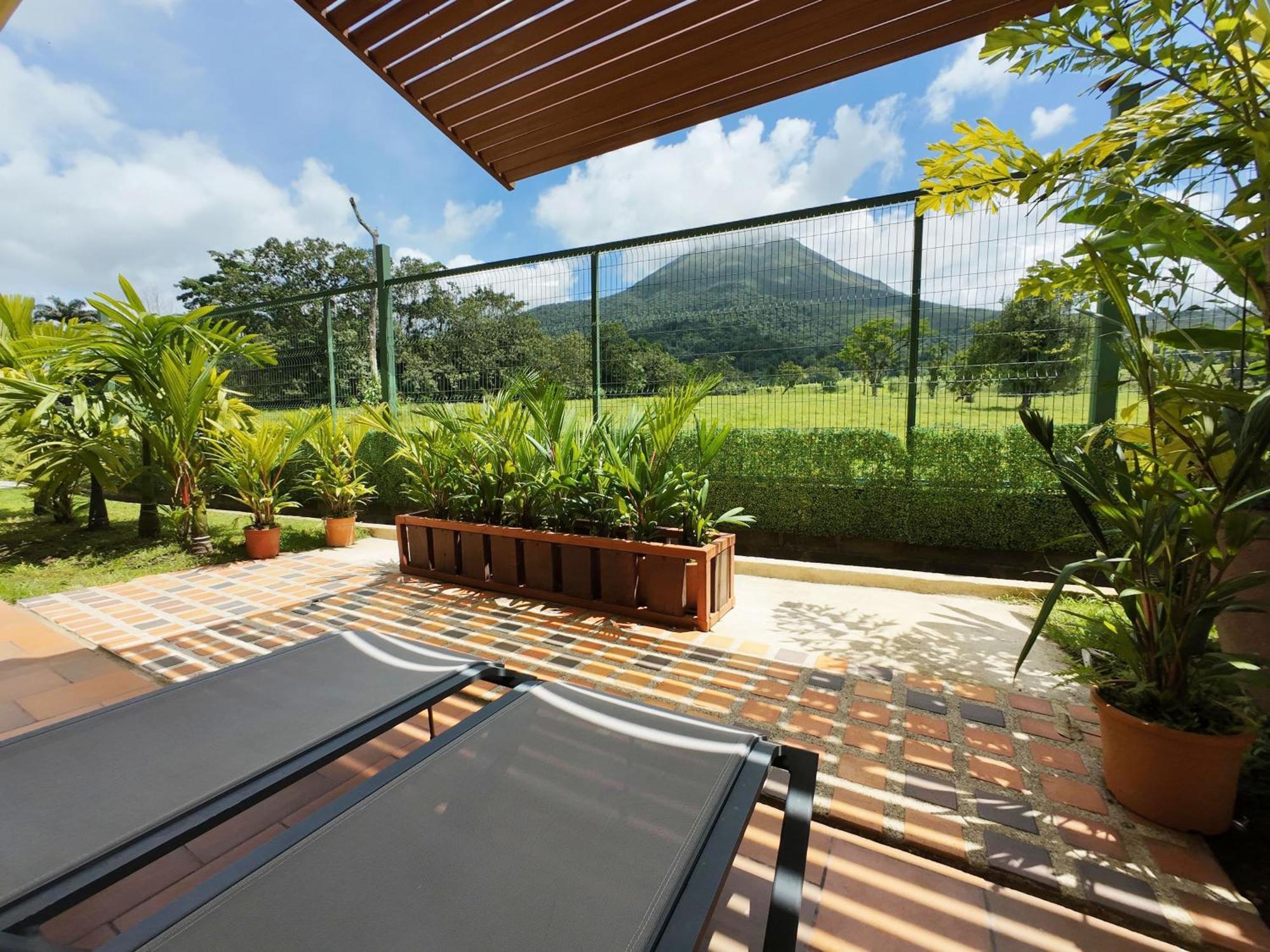 Hotel Paradise Hot Springs - Thermal Water & Volcano Views
