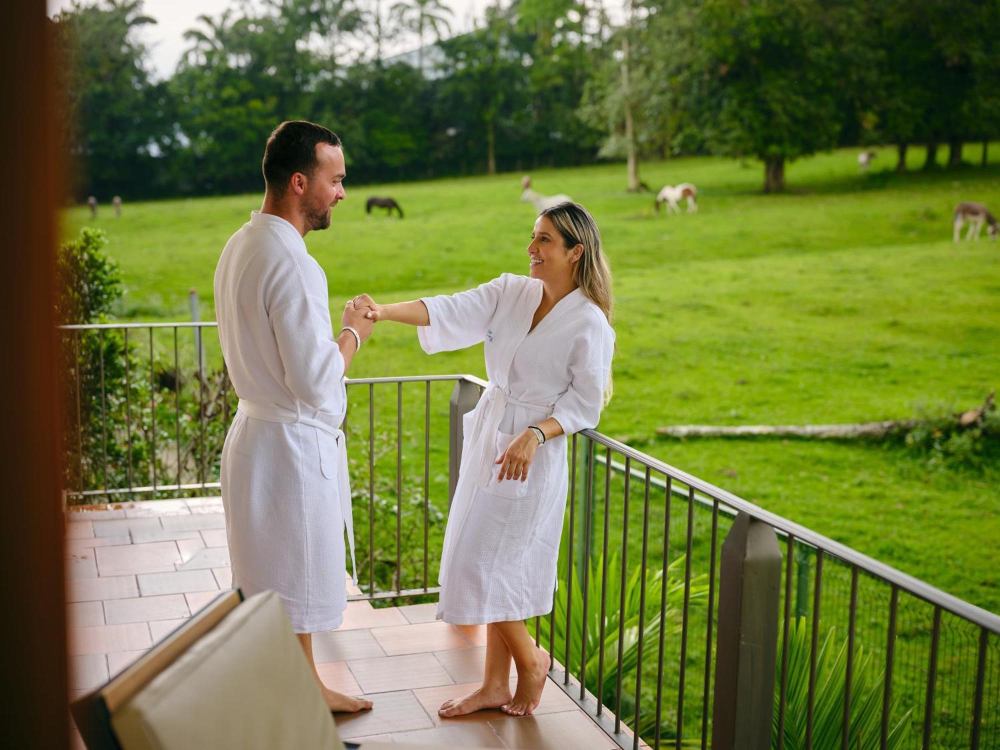 Paradise Hot Springs - Thermal Water & Volcano Views 4*